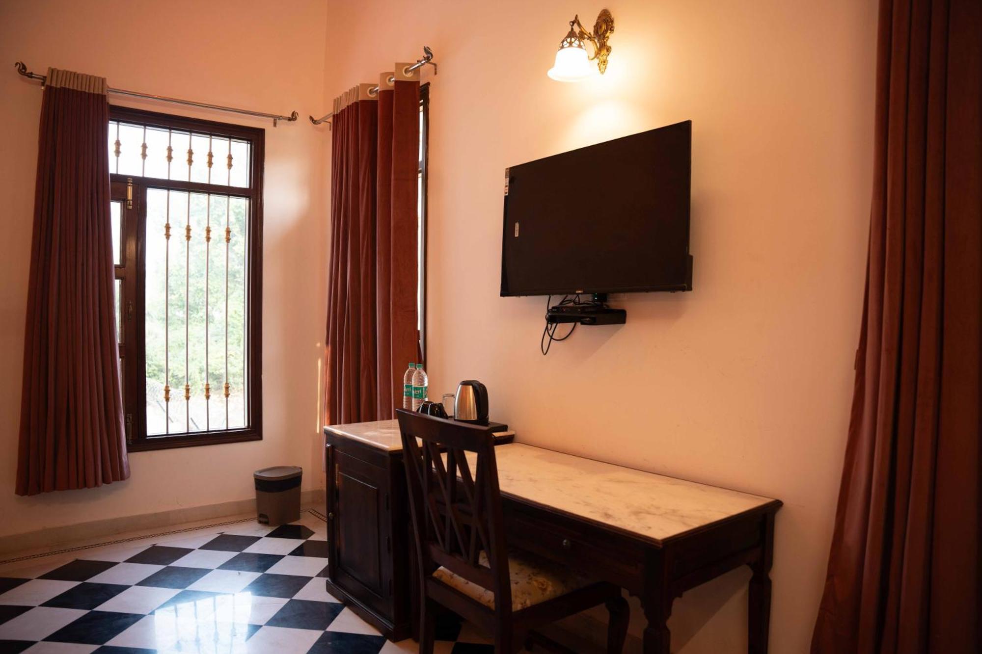 Karohi Hotel 3*
